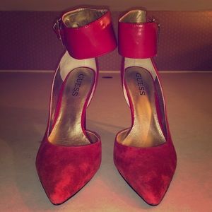 Red Pointed toe Suede Guess Pumps 👠